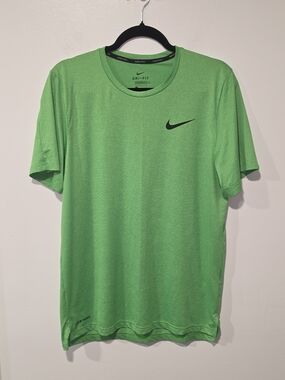 Nike Pro Mens Bright Green Short Sleeve Dri-FIT Tee with Black Swoosh Size Small